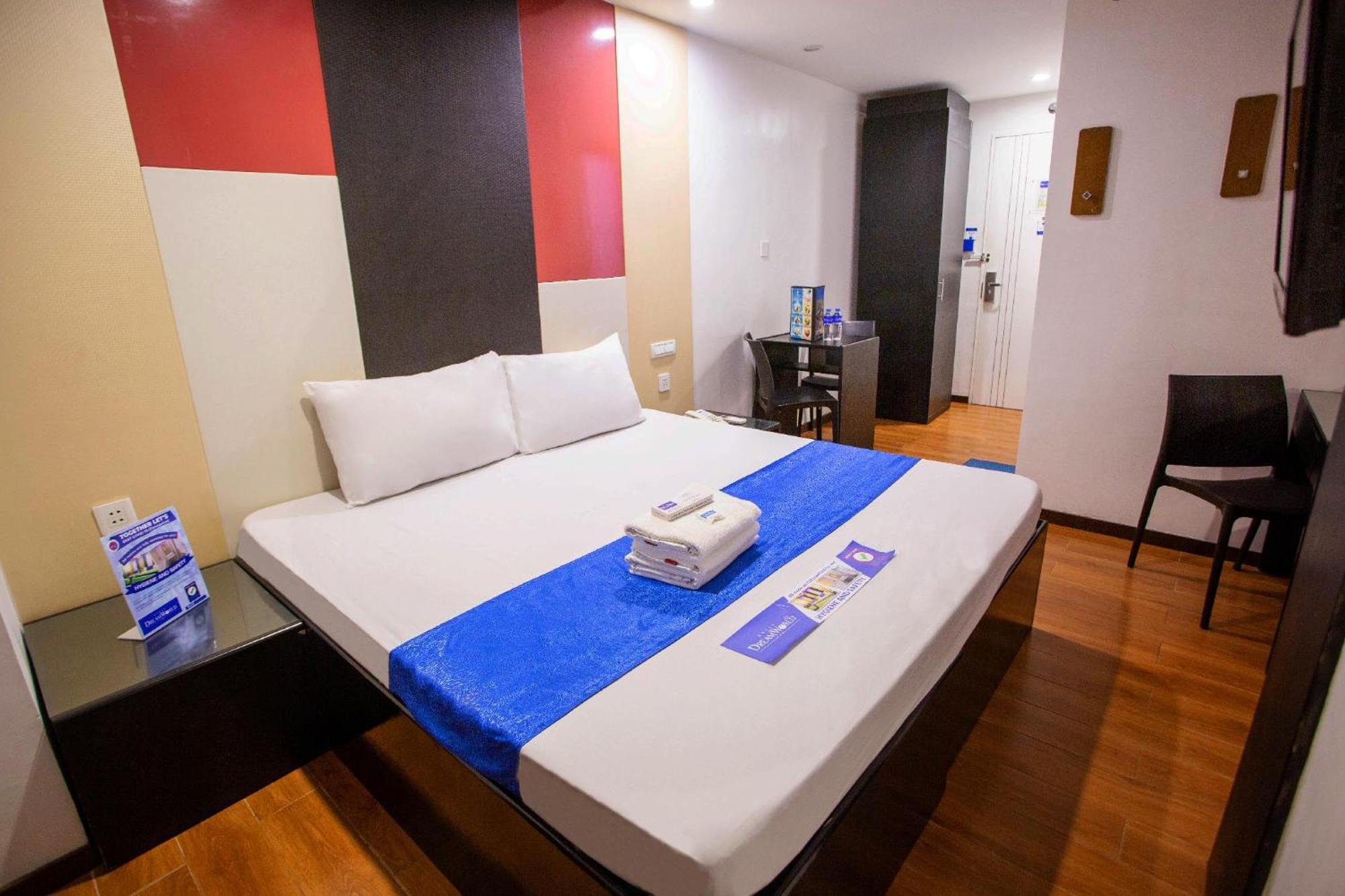 Hotel Dreamworld North Edsa Quezon City Exteriör bild